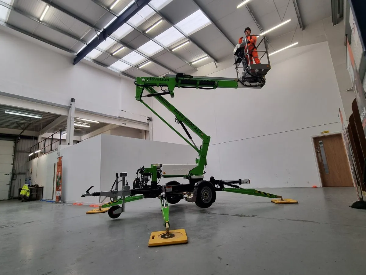 1b MEWP lifting a person after they have been trained